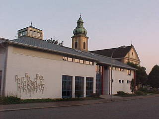 St. Josef-Kirche und Pfarramt
